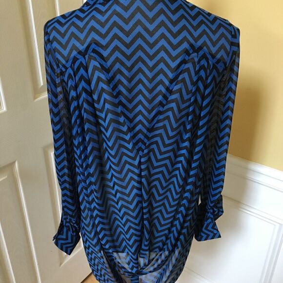 Blue and Black High-low Top - Picture 2 of 6